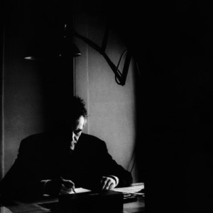 Jorge Molder | O pequeno mundo 2001. Fotografia P/B, 35,5x35,5 cm.